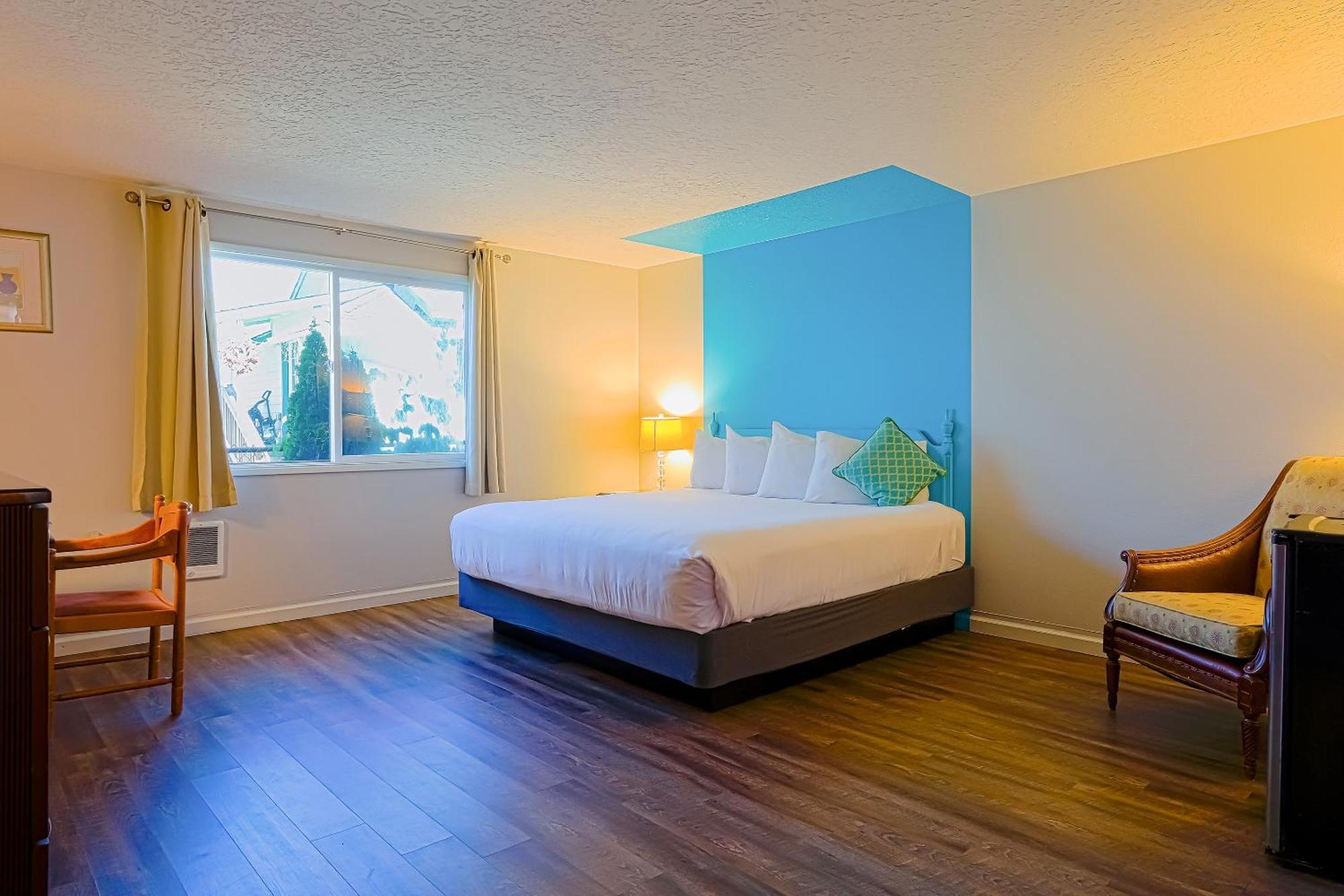 Coast River Inn By Oyo Seaside Exterior foto