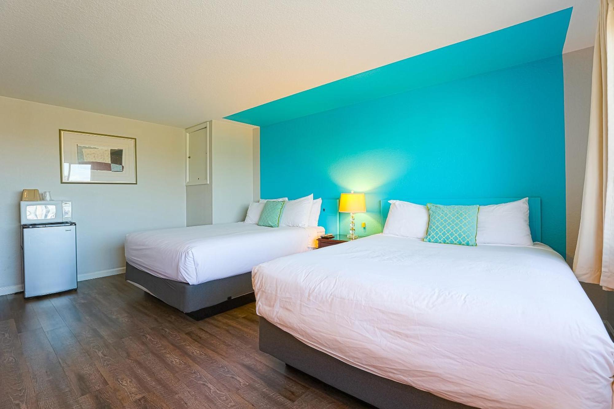 Coast River Inn By Oyo Seaside Exterior foto