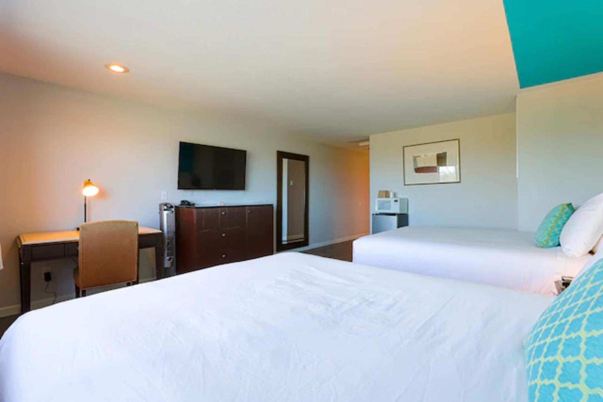Coast River Inn By Oyo Seaside Exterior foto
